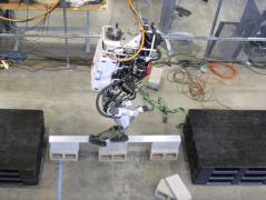 IHMC RoboticsΙC(j)ͨ^ƽľ ɹʼs50